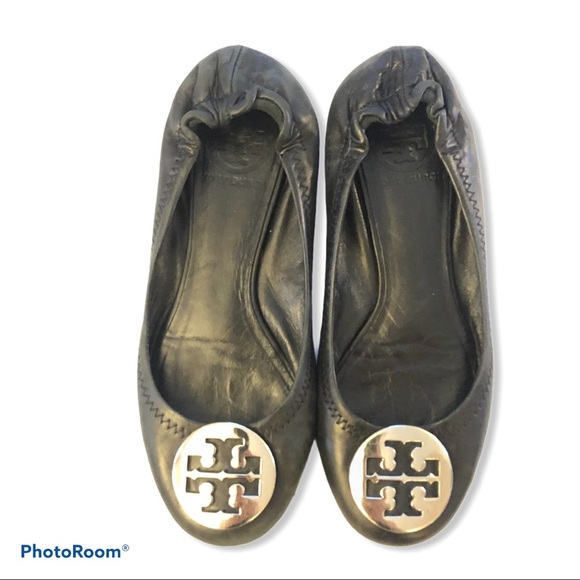 Tory Burch Black Flats with Cream Emblem - Picture 3 of 8
